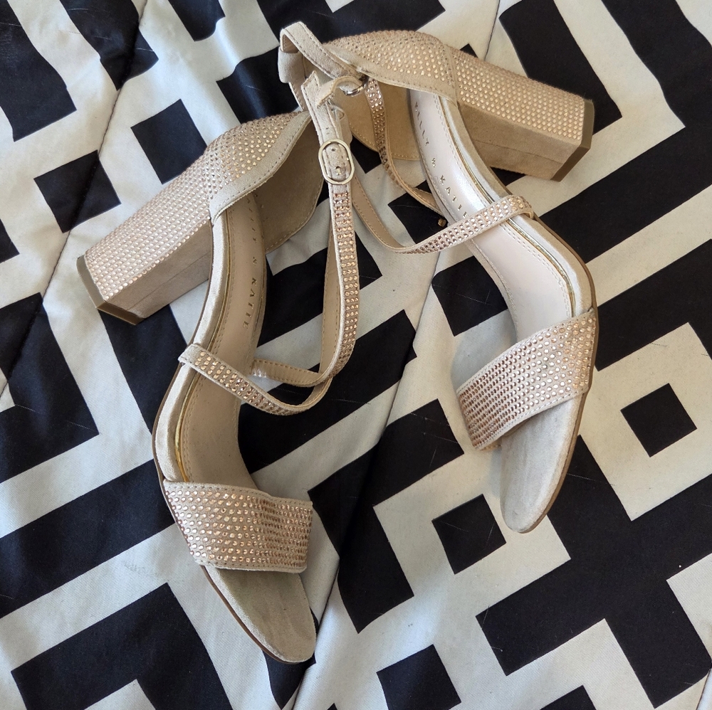 Heels - Picture 4 of 5
